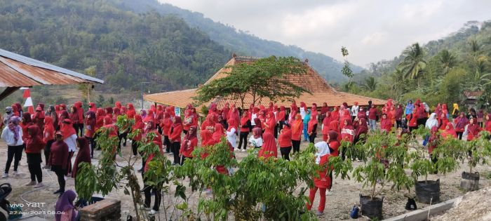 Masyarakat Karanggayam Bersemangat Ikuti Acara Senam Ceria dalam Rangka HUT RI ke-78 dan Proker KKN UIN Purwokerto 01