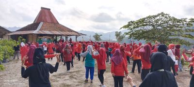 Masyarakat Karanggayam Bersemangat Ikuti Acara Senam Ceria dalam Rangka HUT RI ke-78 dan Proker KKN UIN Purwokerto